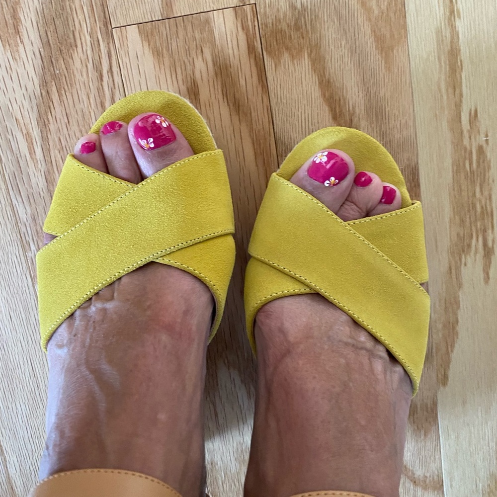 Sandal Day! Nine West - Mustard Colored, Tan Straps. SIZE 7.5.